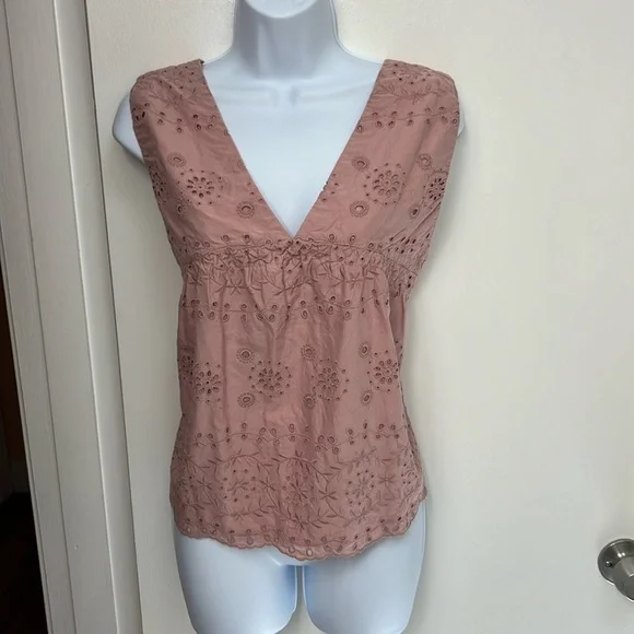 146. Loft, Mauve colored eyelet sleeveless shirt, fully lined, reversible?? XL - Picture 5 of 9